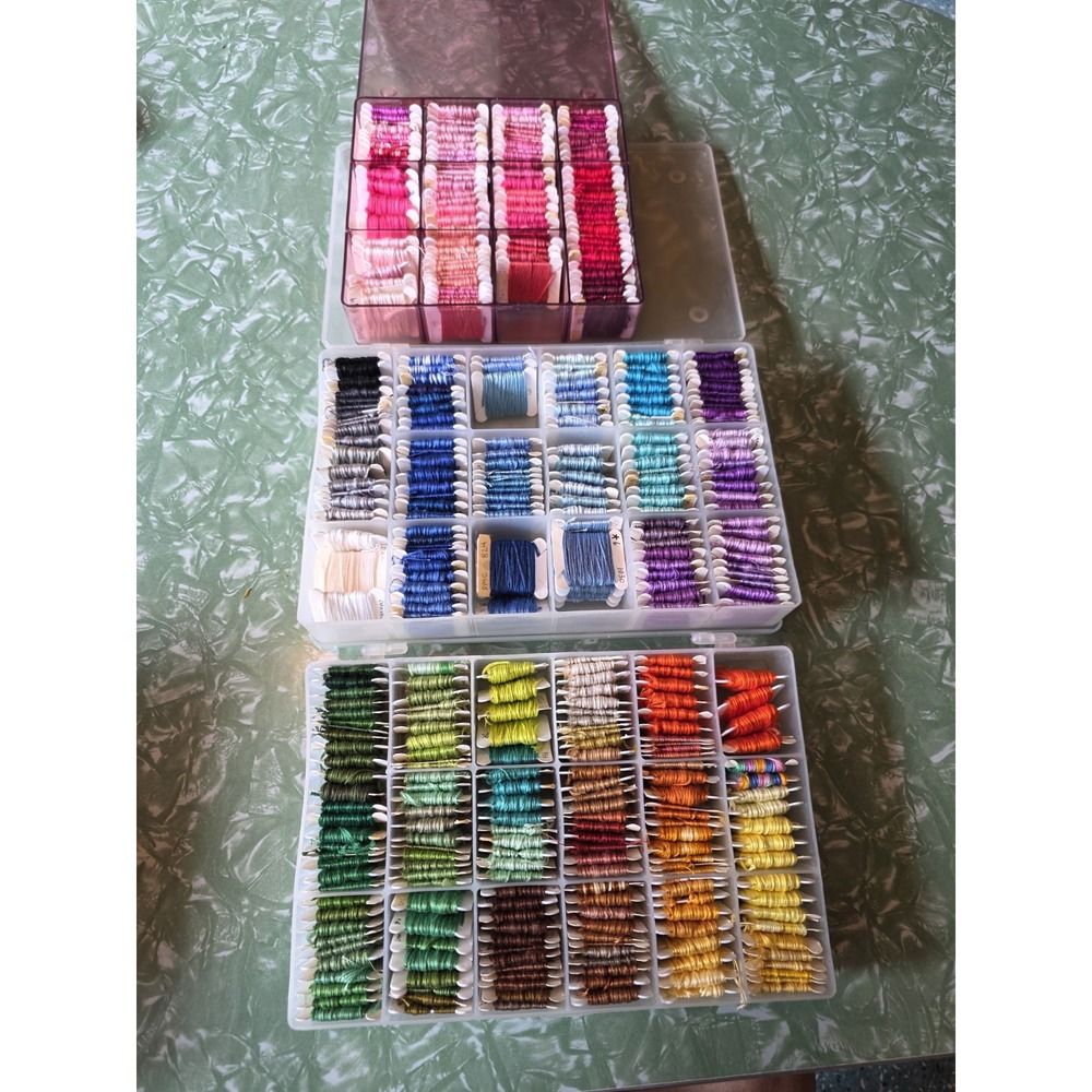 400 DMC Embroidery Floss Bobbins Thread Lot 3 Organizer Cases Cross Stitch
